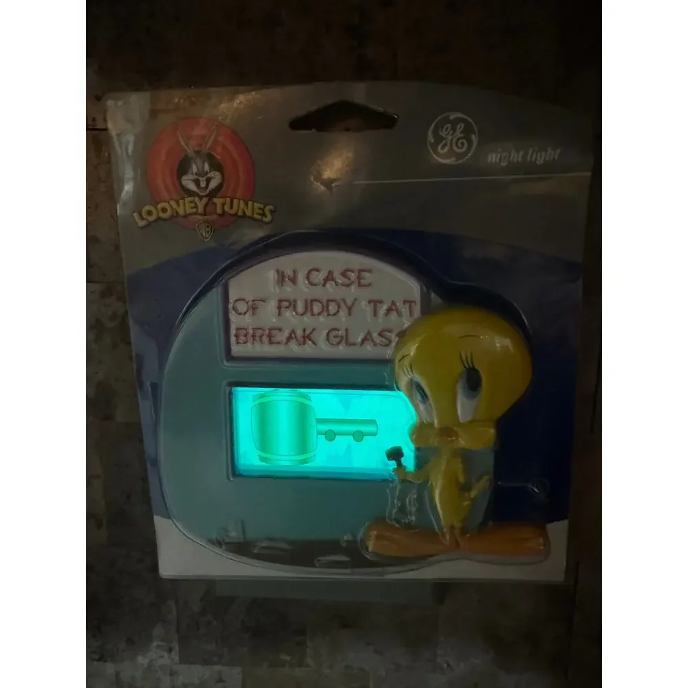 Vintage General Electric Looney Tunes TWEETY Bird Night Light NEW Old Stock 2000